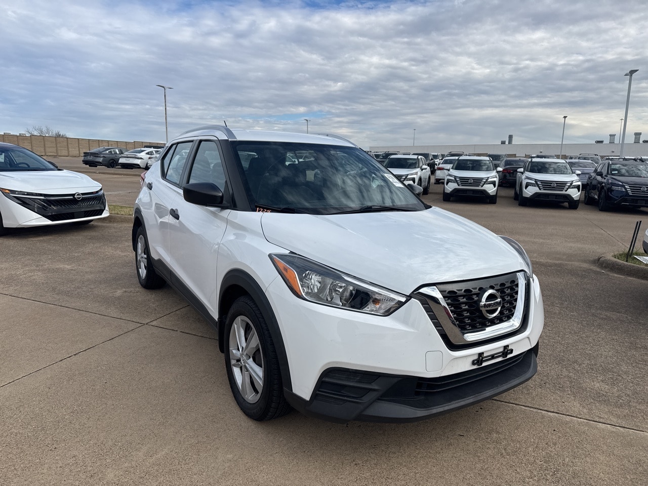 2019 Nissan Kicks S's photo