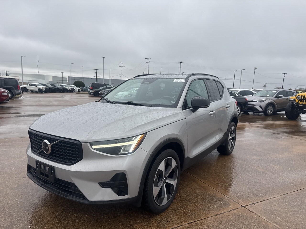 2024 Volvo XC40 Core photo 2