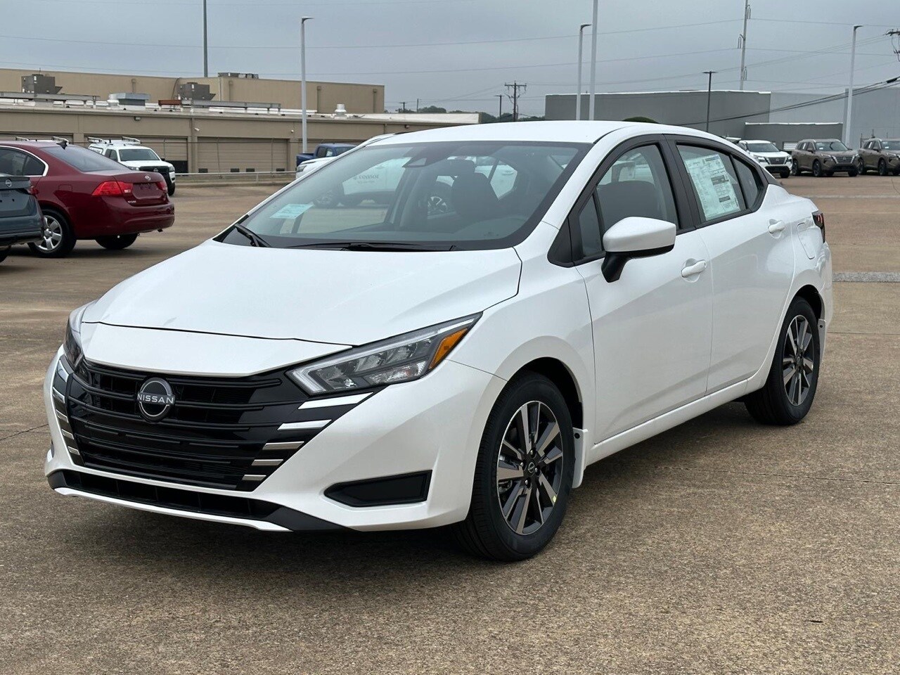 2025 Nissan Versa 1.6 SV photo 2