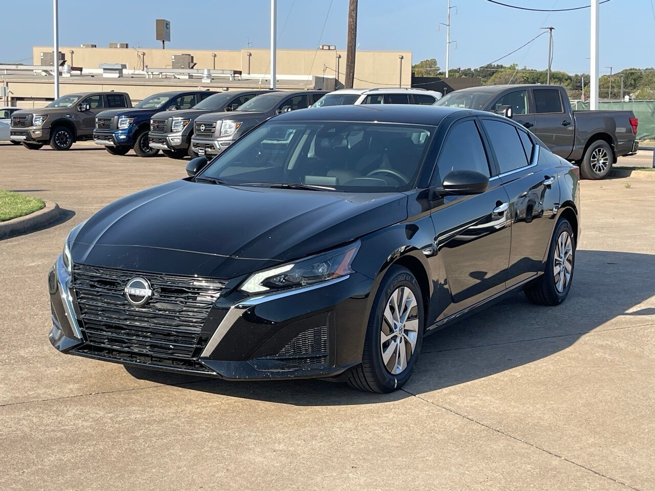 2025 Nissan Altima S photo 3