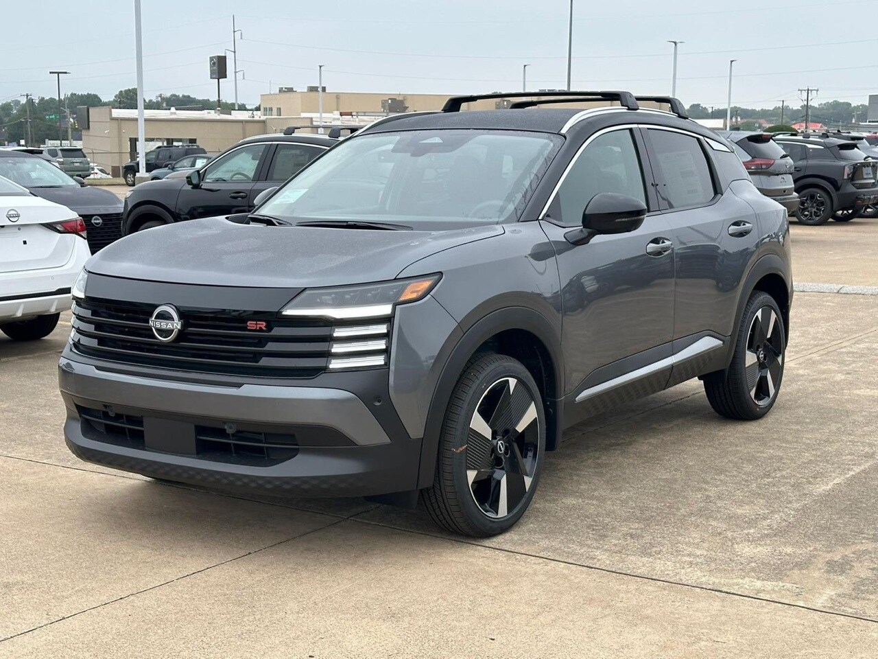 2026 Nissan Kicks SR photo 2