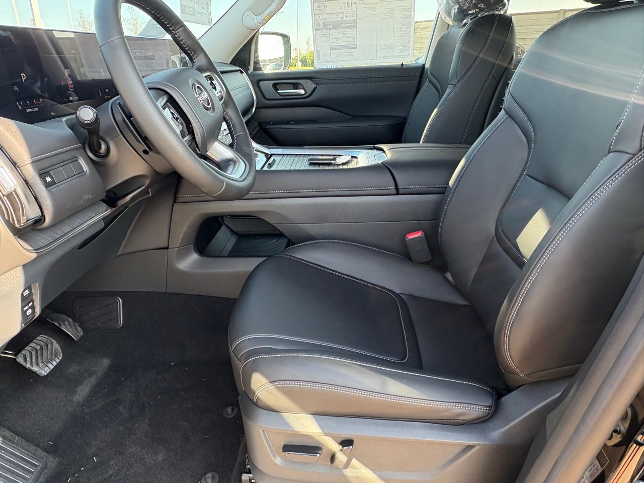 2026 Nissan Armada SV - Photo 18