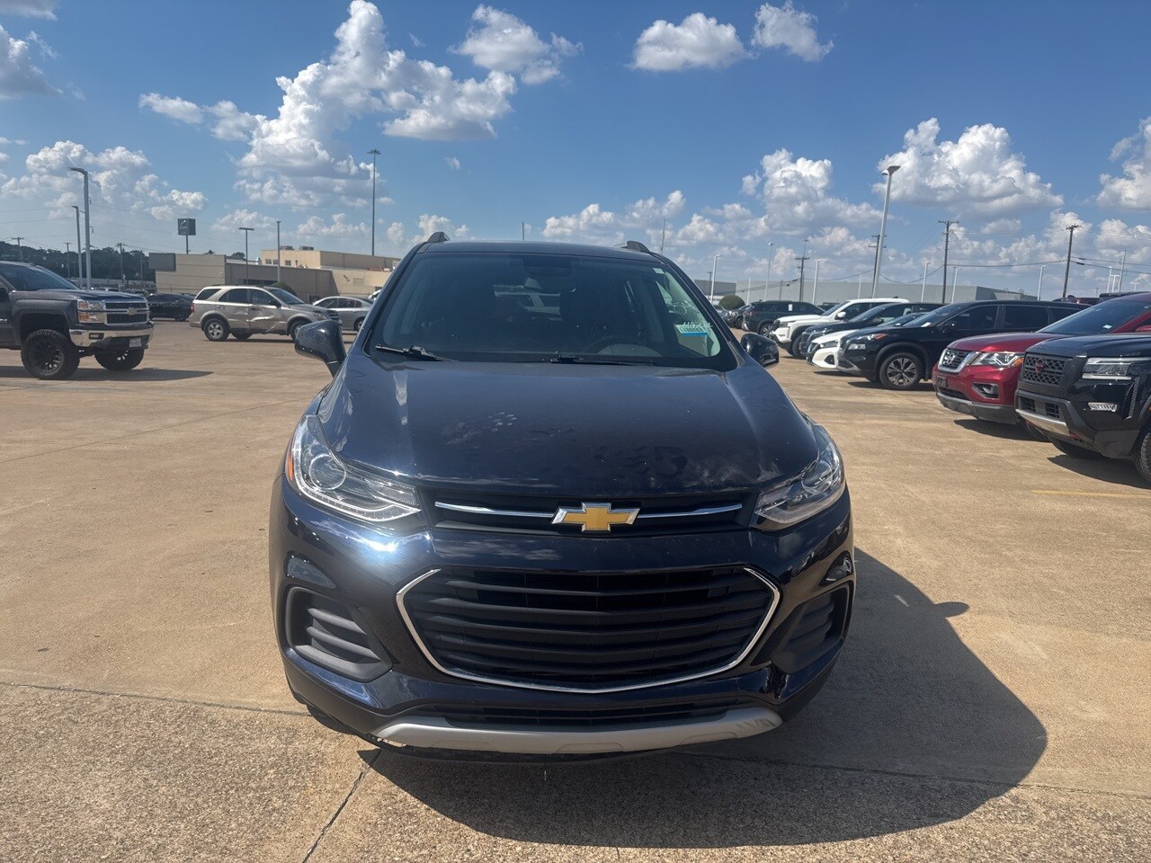 2022 Chevrolet Trax LT photo 2