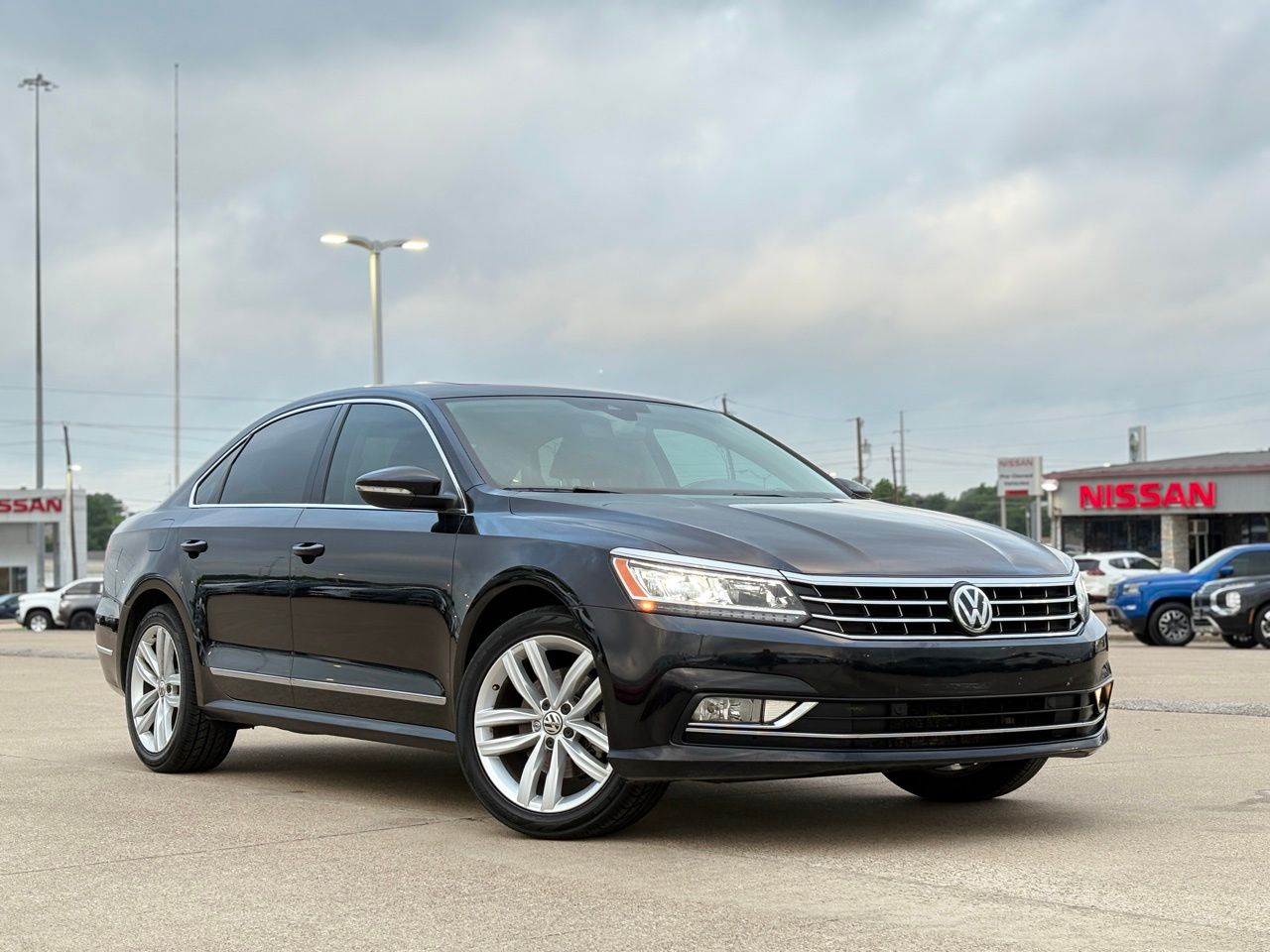 Used 2018 Volkswagen Passat SEL Premium with VIN 1VWCM7A33JC017388 for sale in Mesquite, TX