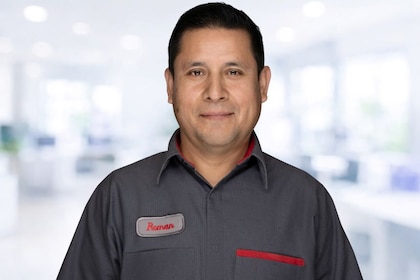 Staff member Jorge Roman from ID_d64437