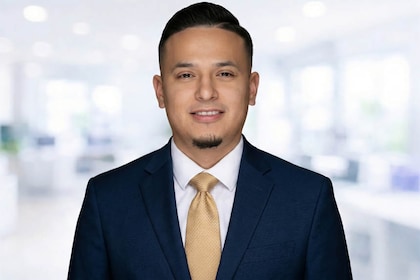 Staff member Edgar Rojo from ID_2b335e