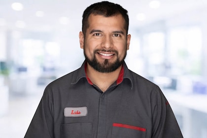Staff member Luis Ponce from ID_d64437