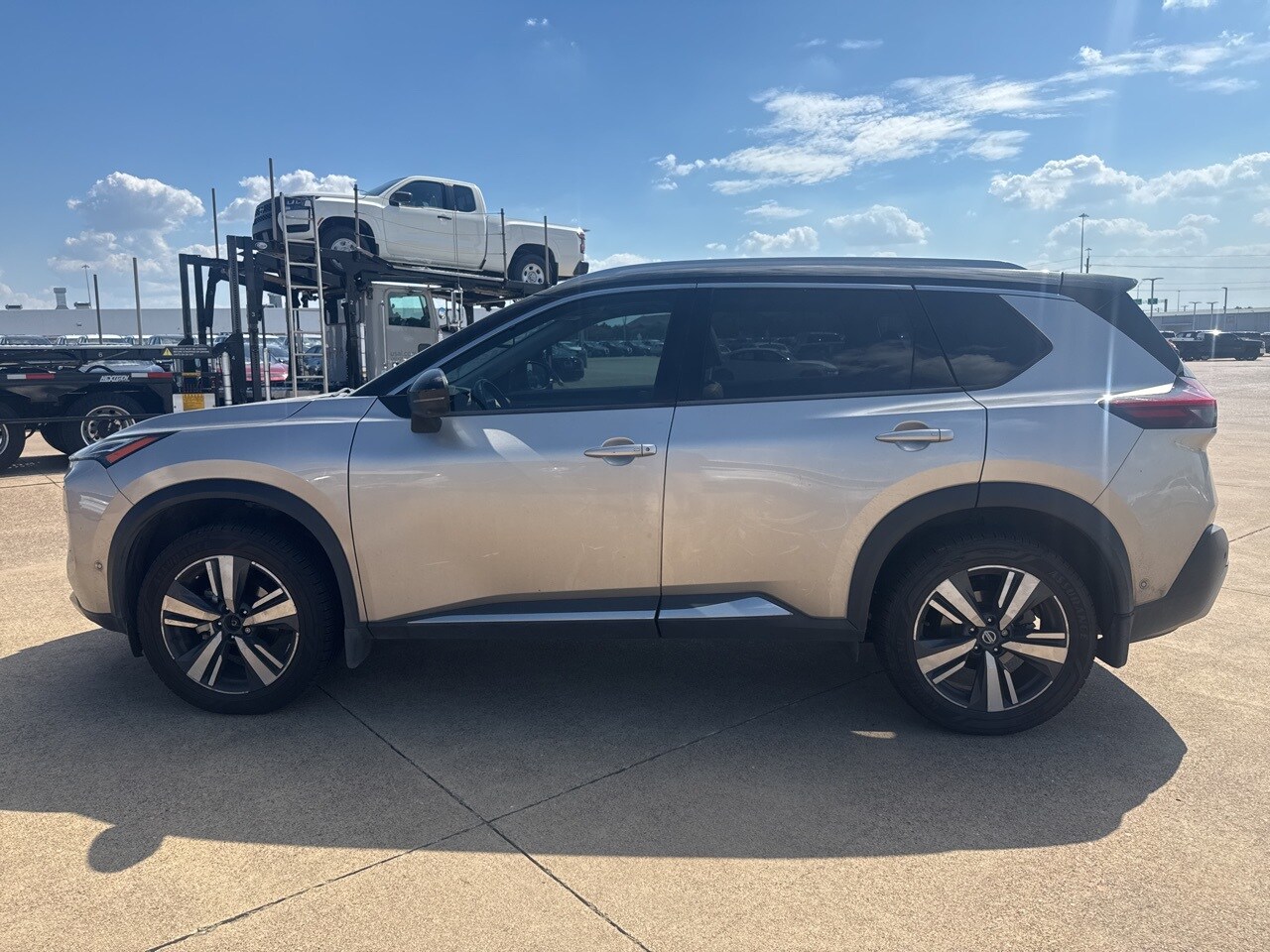 2021 Nissan Rogue Platinum photo 2