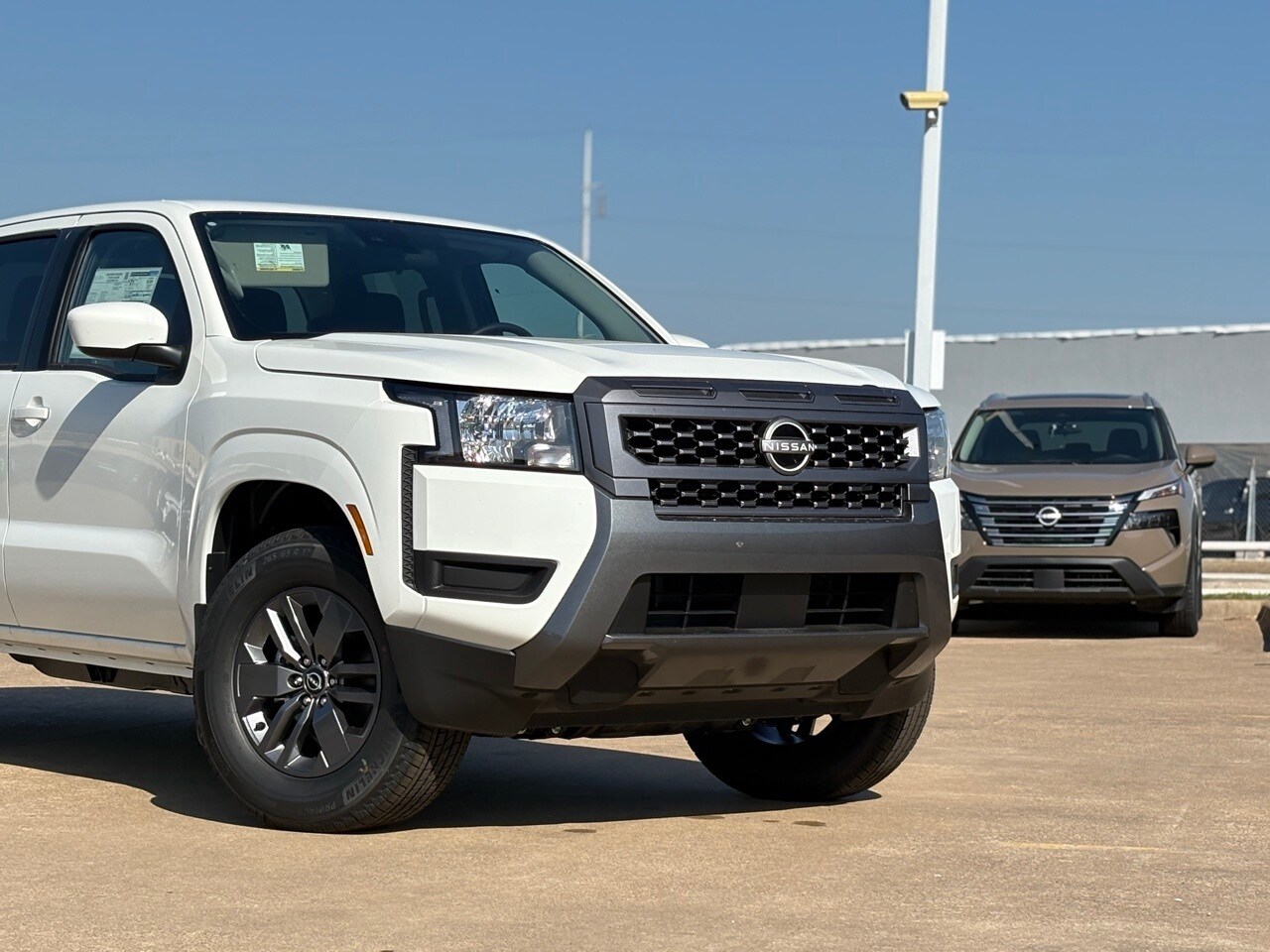 2025 Nissan Frontier SV photo 3