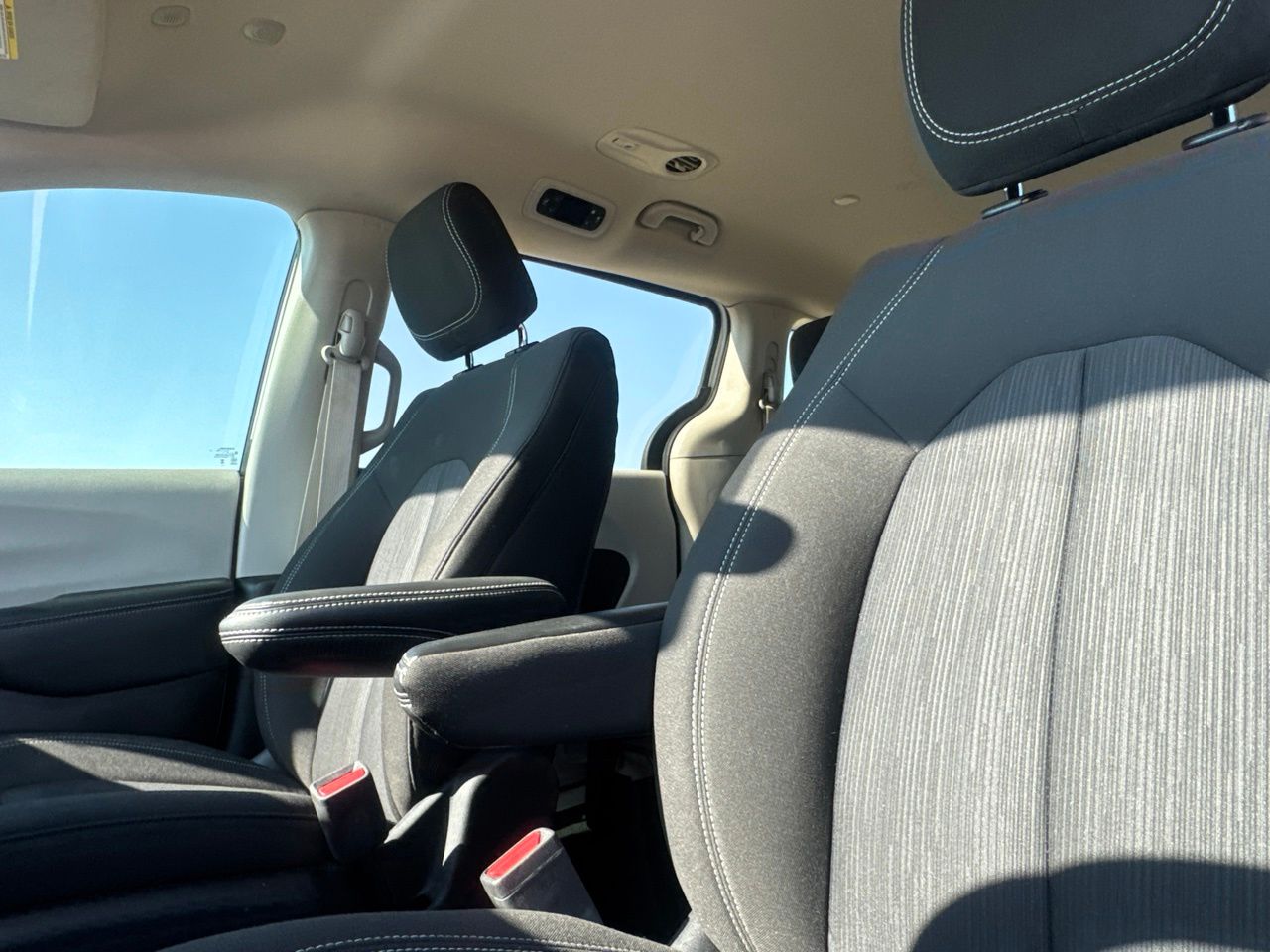 2023 Chrysler Voyager LX - Photo 38