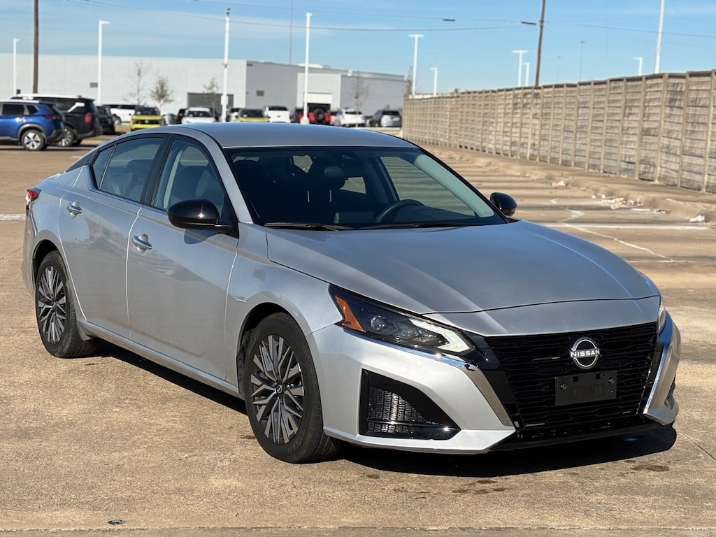 Certified 2023 Nissan