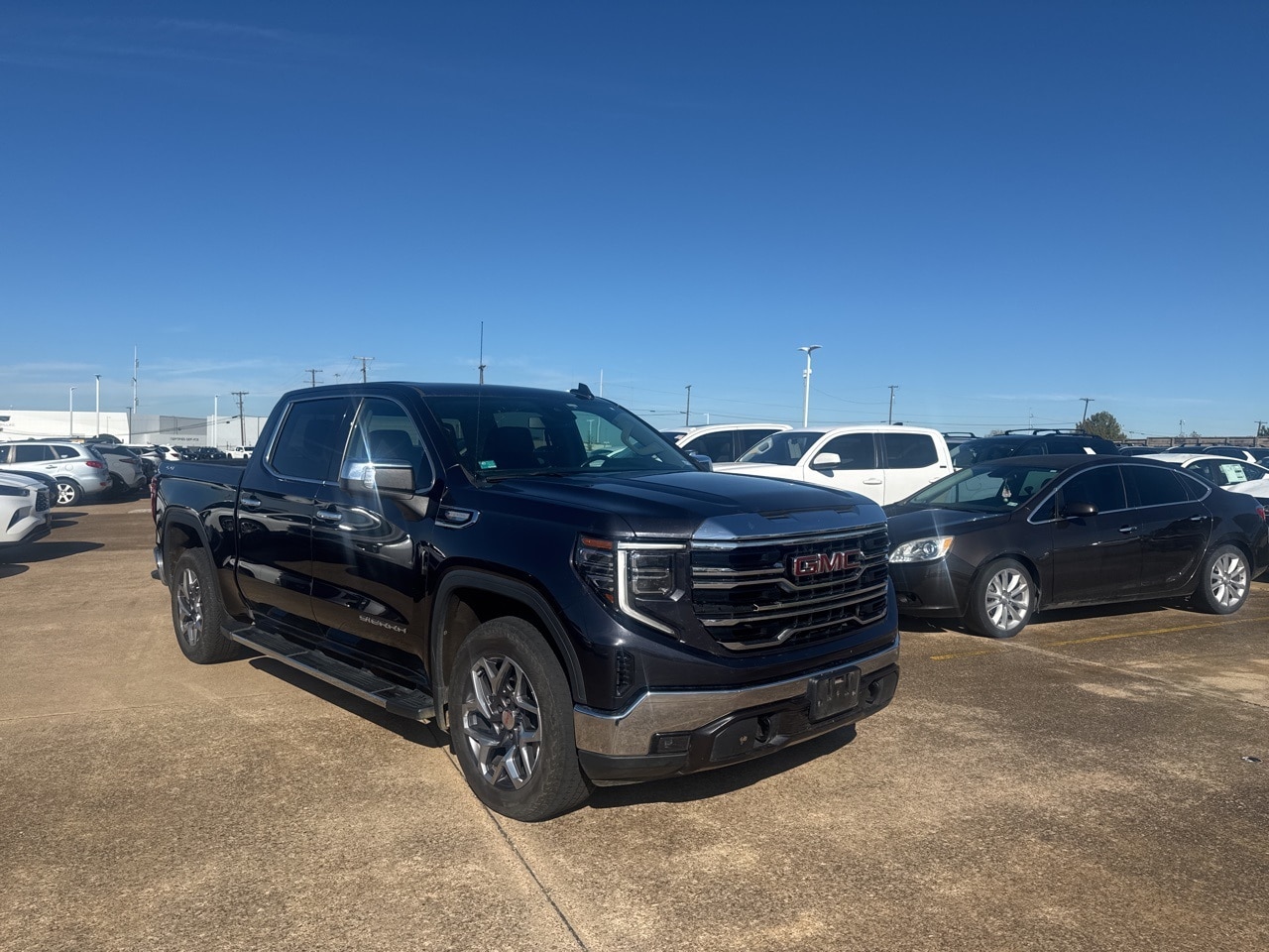 2022 GMC Sierra 1500 SLT's photo
