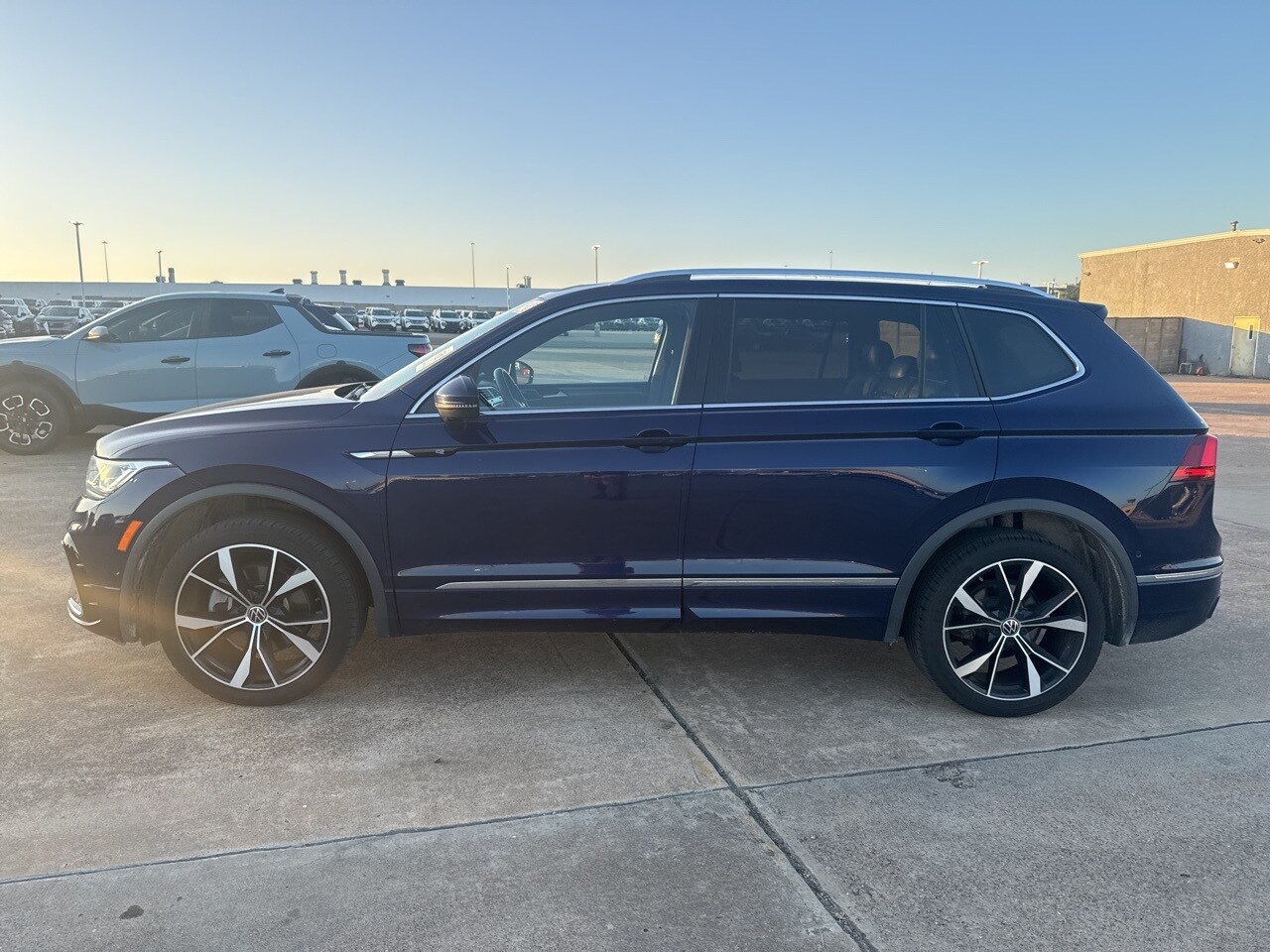 2022 Volkswagen Tiguan SEL Premium R-Line photo 4