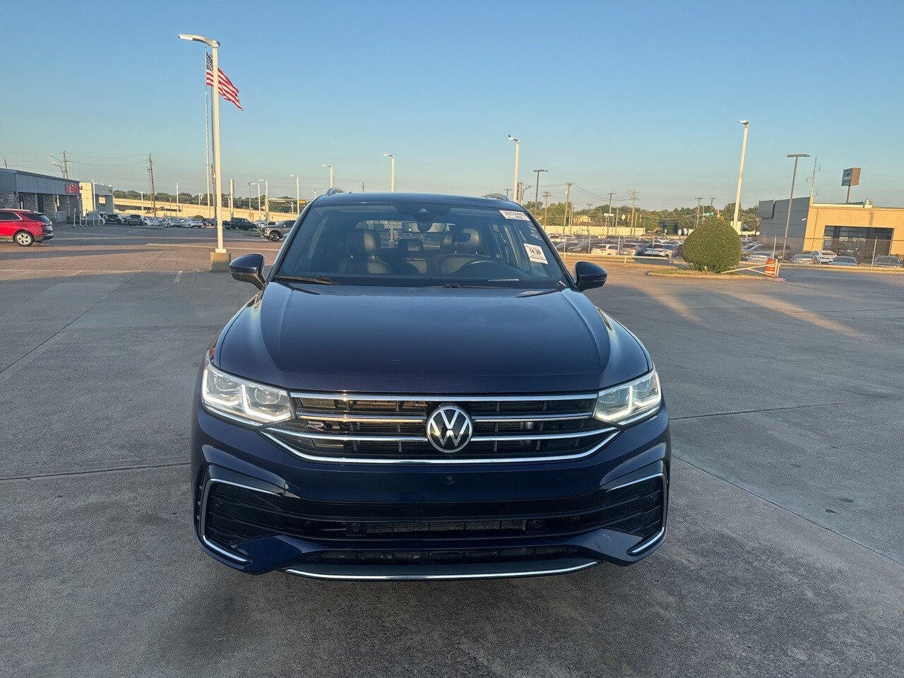 2022 Volkswagen Tiguan SEL Premium R-Line photo 2