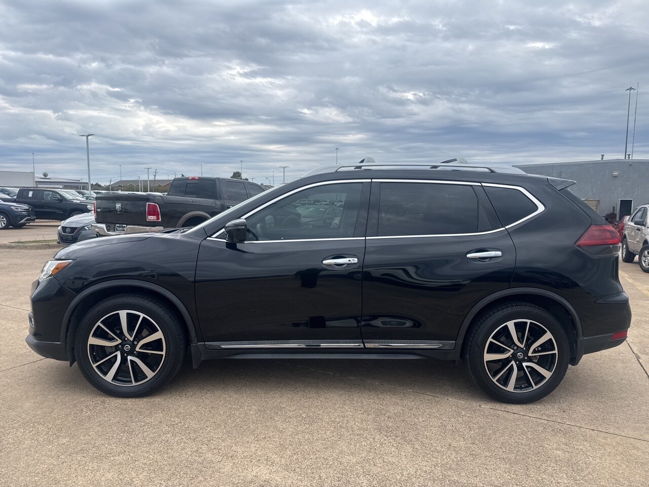 2019 Nissan Rogue SL photo 3