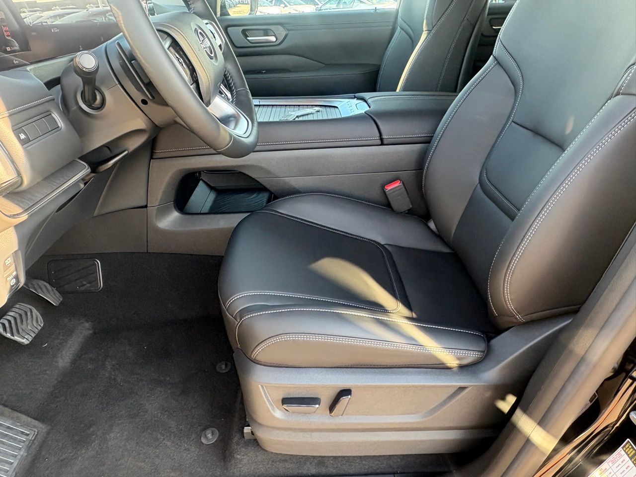 2026 Nissan Armada SV - Photo 17