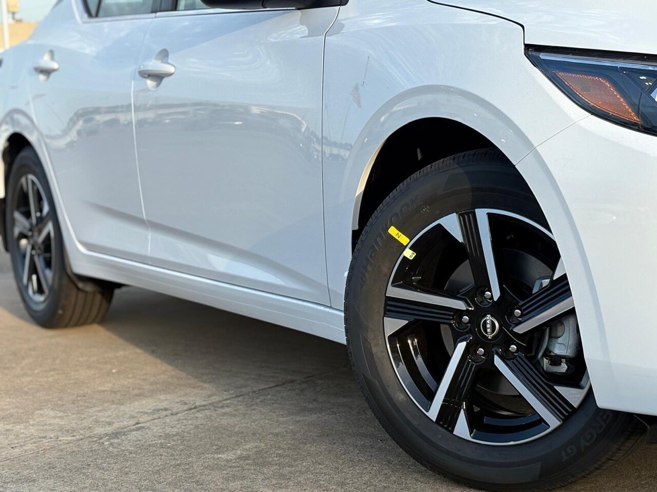 2025 Nissan Sentra SV photo 3