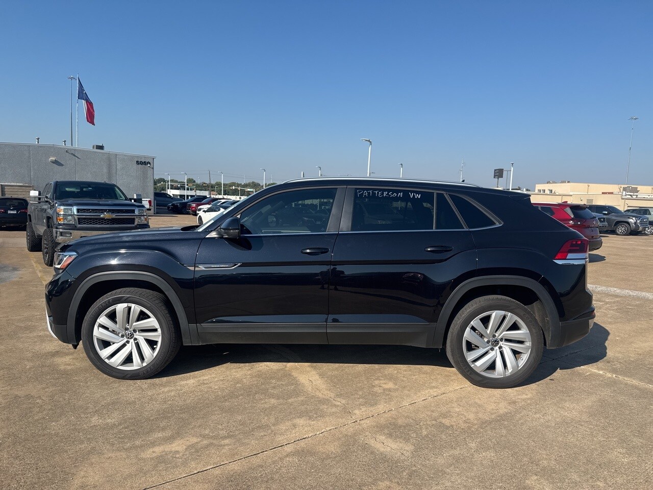 2022 Volkswagen Atlas Cross Sport V6 SE Technology photo 3