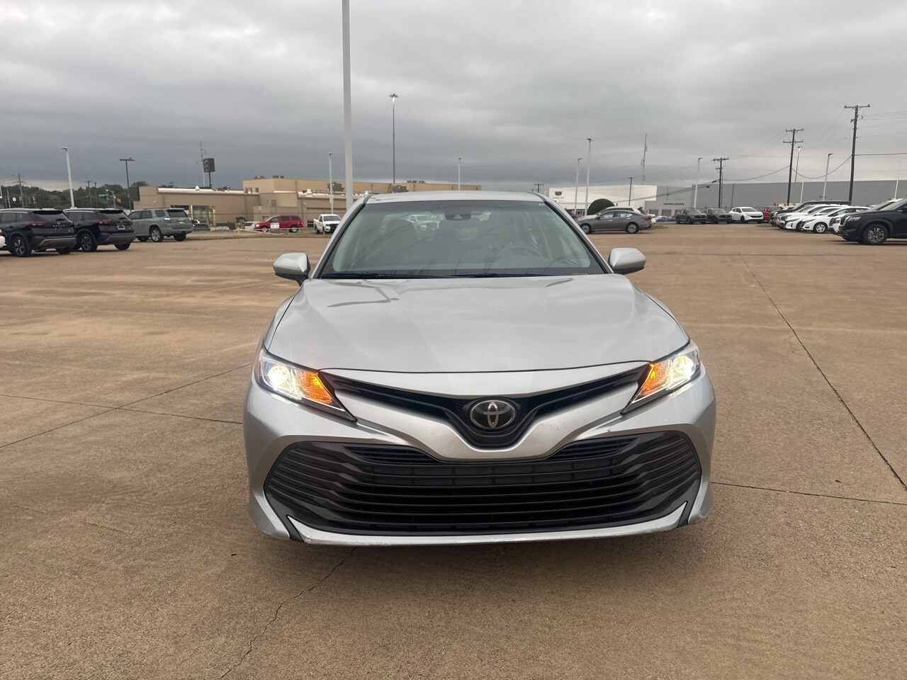 2018 Toyota Camry SE XLE photo 2