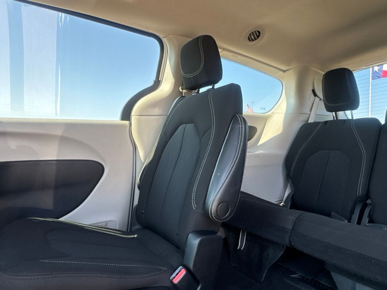 2023 Chrysler Voyager LX - Photo 35