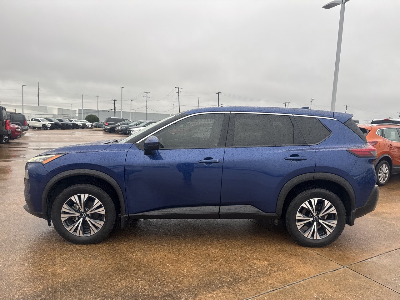 2022 Nissan Rogue SV photo 2