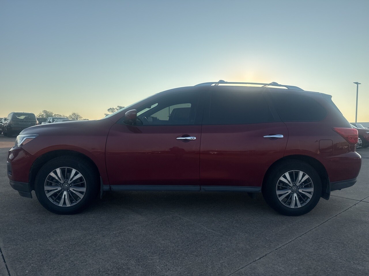 2020 Nissan Pathfinder SL photo 4