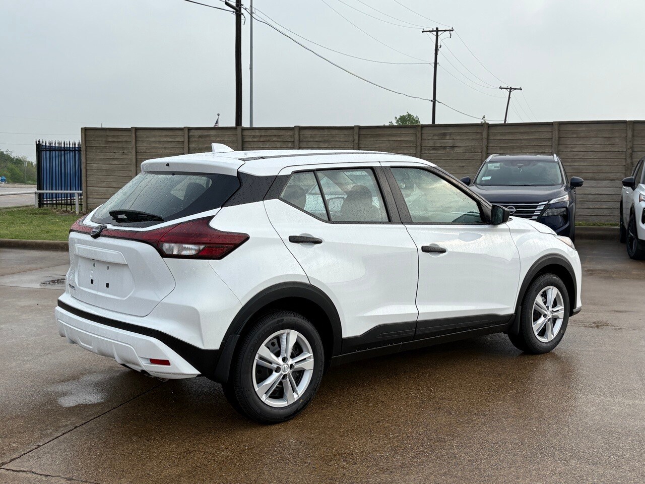 2025 Nissan Kicks S photo 3