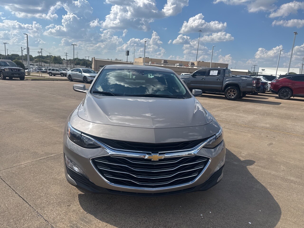 2023 Chevrolet Malibu 1LT photo 2