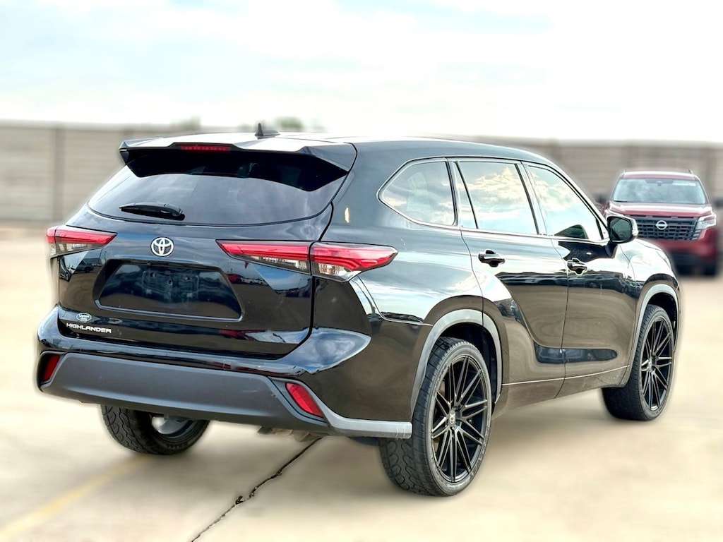 Used 2022 Toyota Highlander L SUV