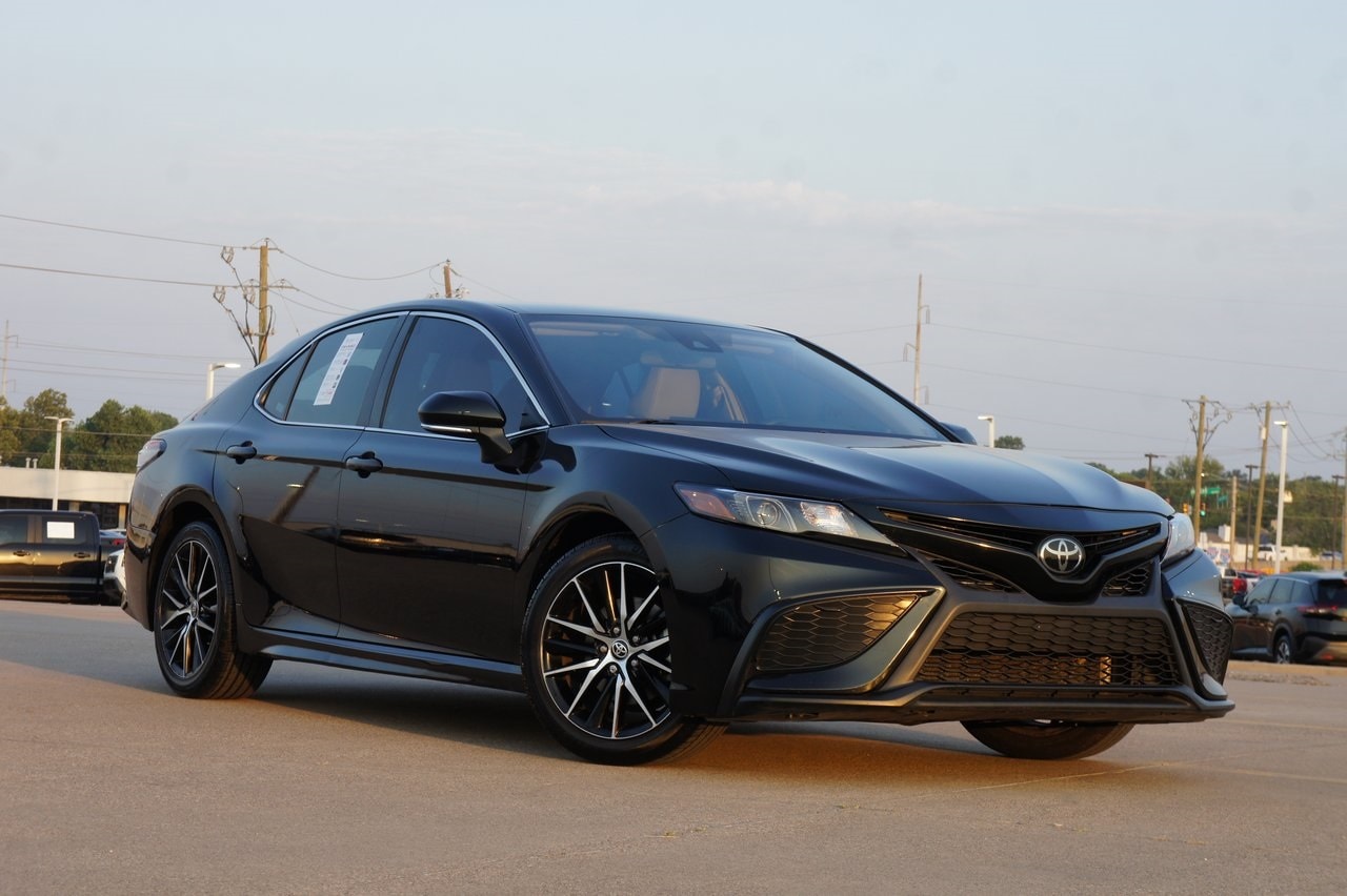 Used 2022 Toyota Camry SE with VIN 4T1G11AK2NU661025 for sale in Mesquite, TX