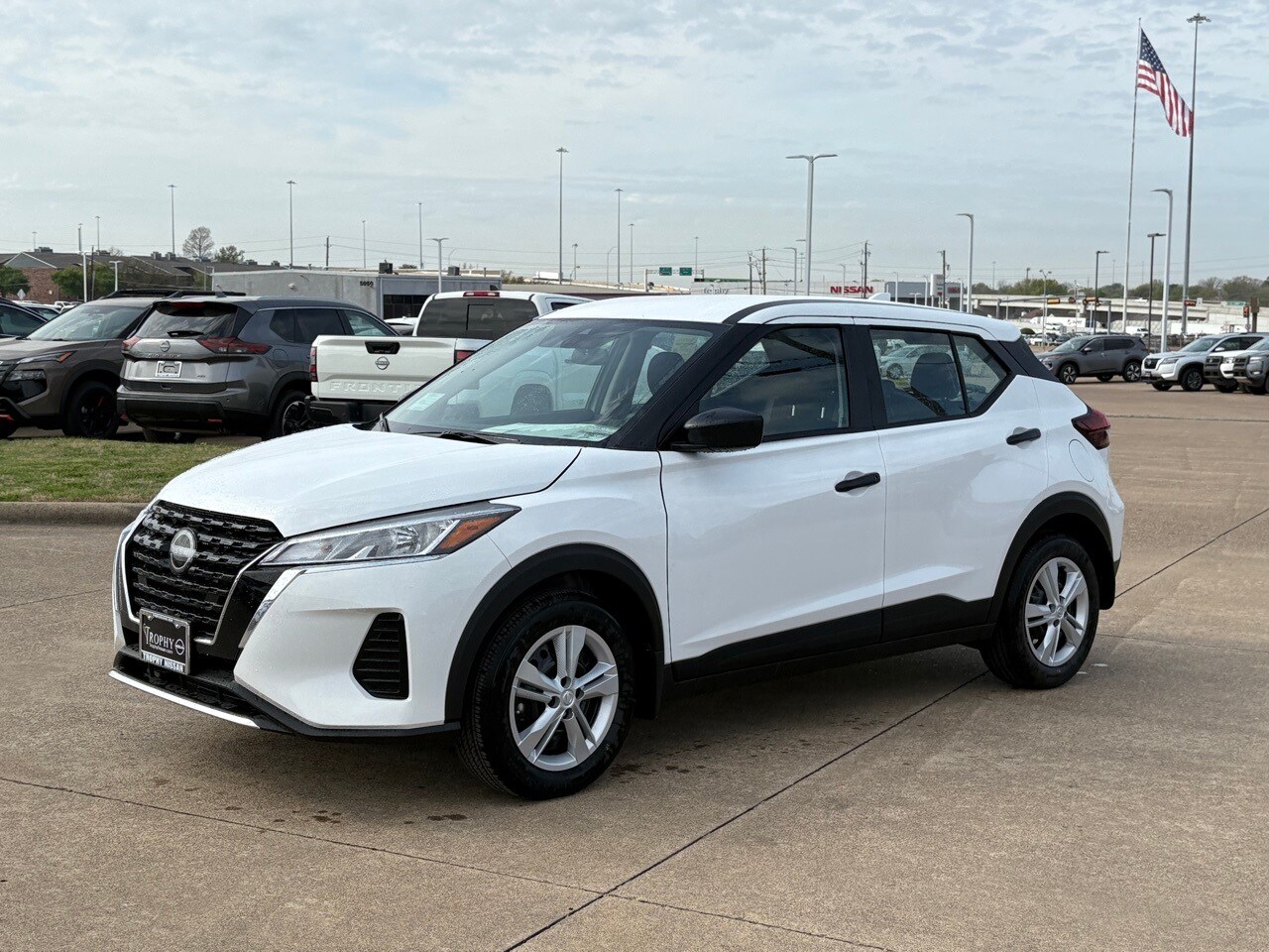 2025 Nissan Kicks Play S photo 3