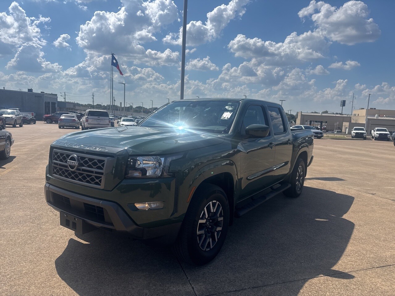 2022 Nissan Frontier SV photo 3