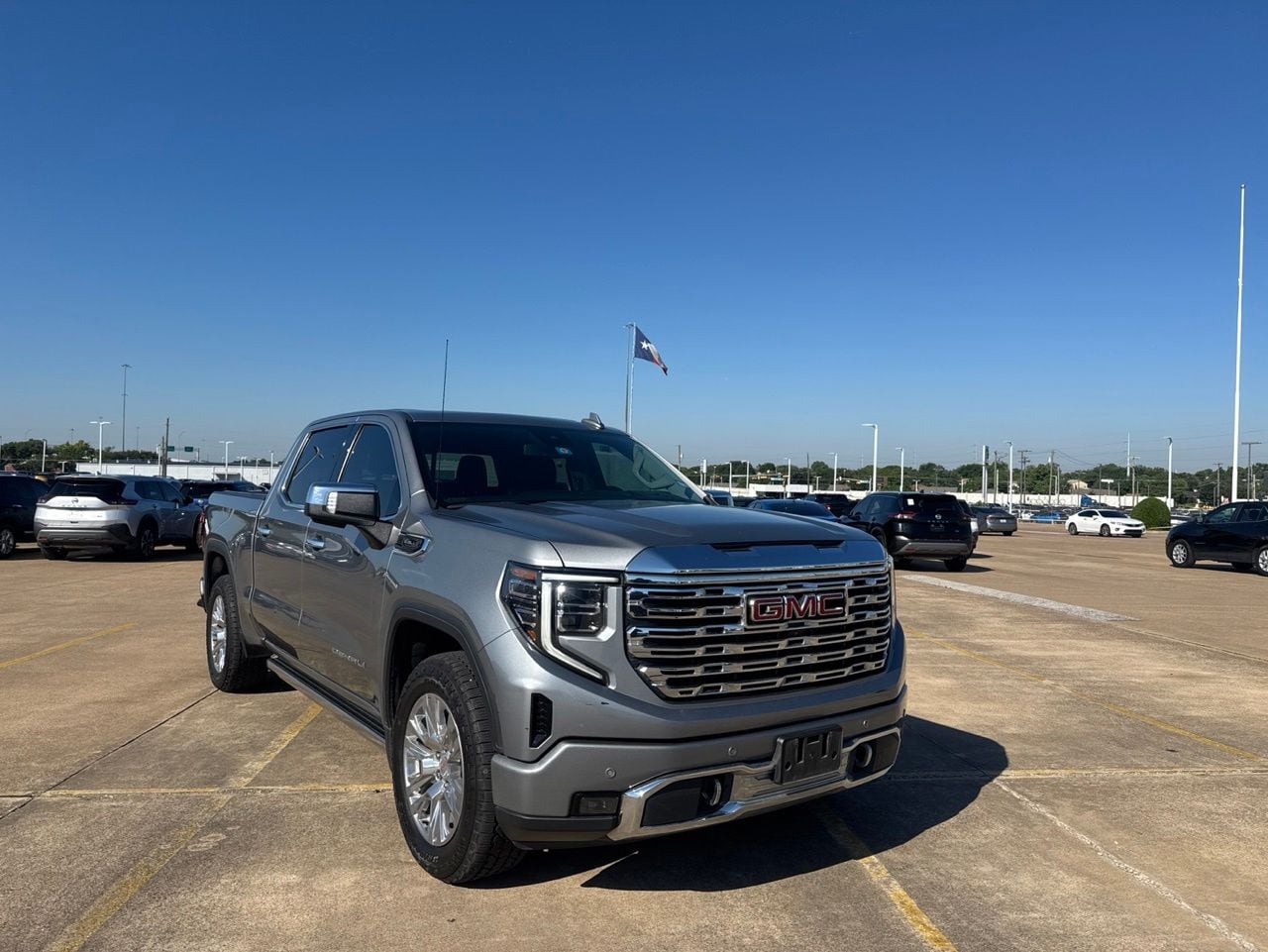 2023 GMC Sierra 4WD Crew Cab Short Box Denali's photo