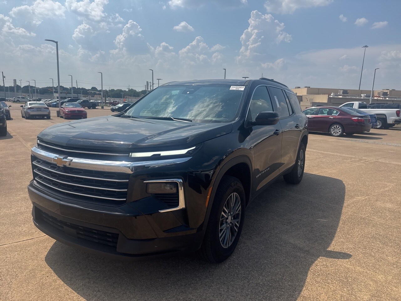 2025 Chevrolet Traverse photo 3
