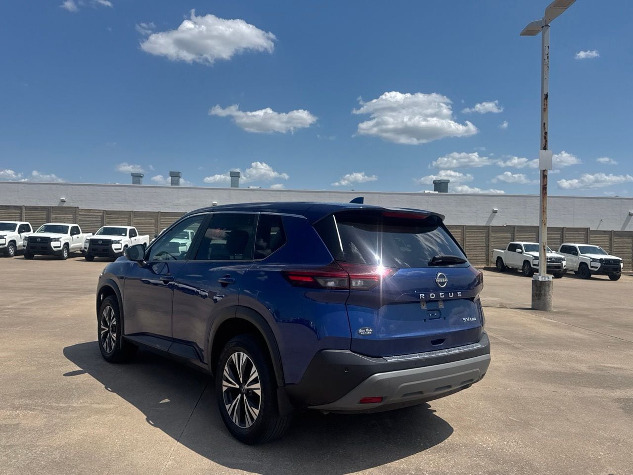 2023 Nissan Rogue SV - Photo 16