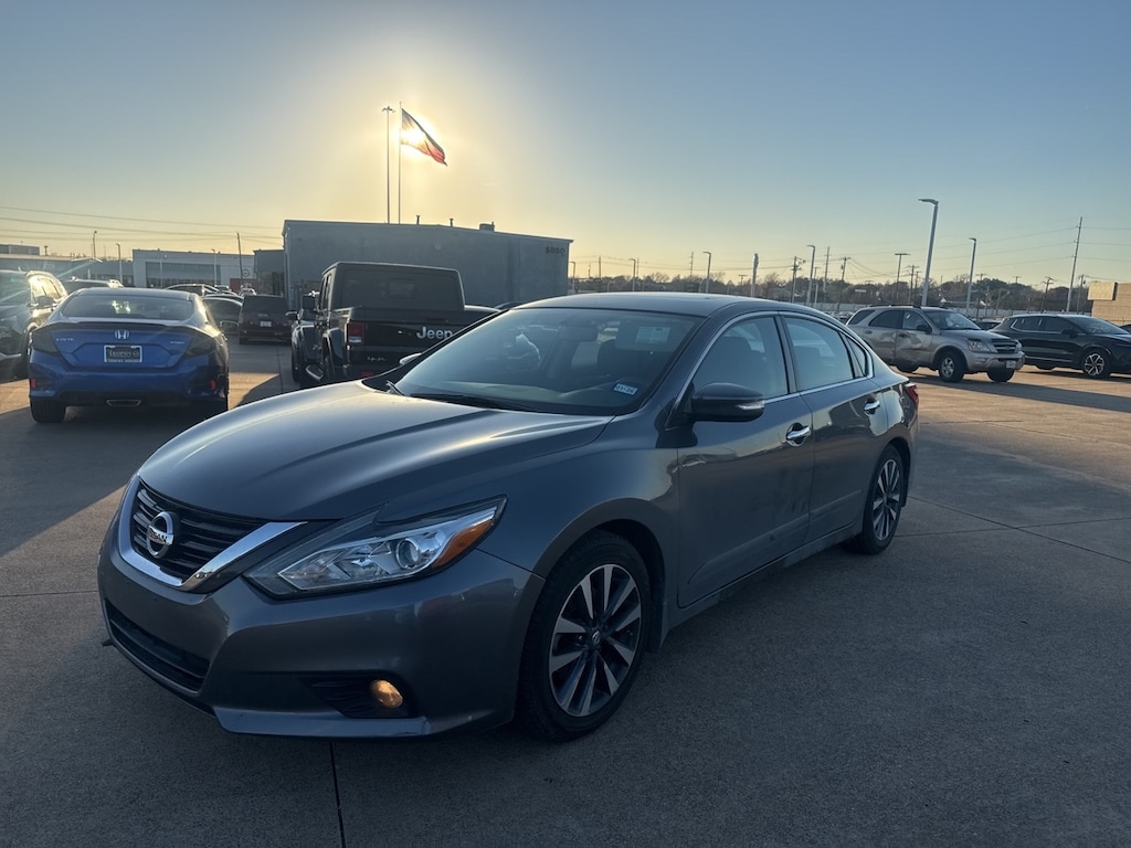 Used 2017 Nissan Altima 2.5 SV Sedan