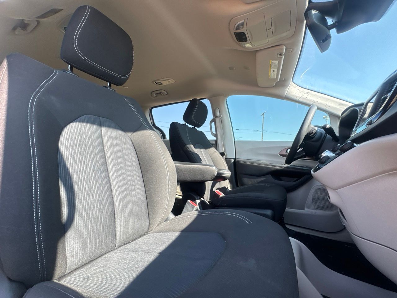 2023 Chrysler Voyager LX - Photo 29