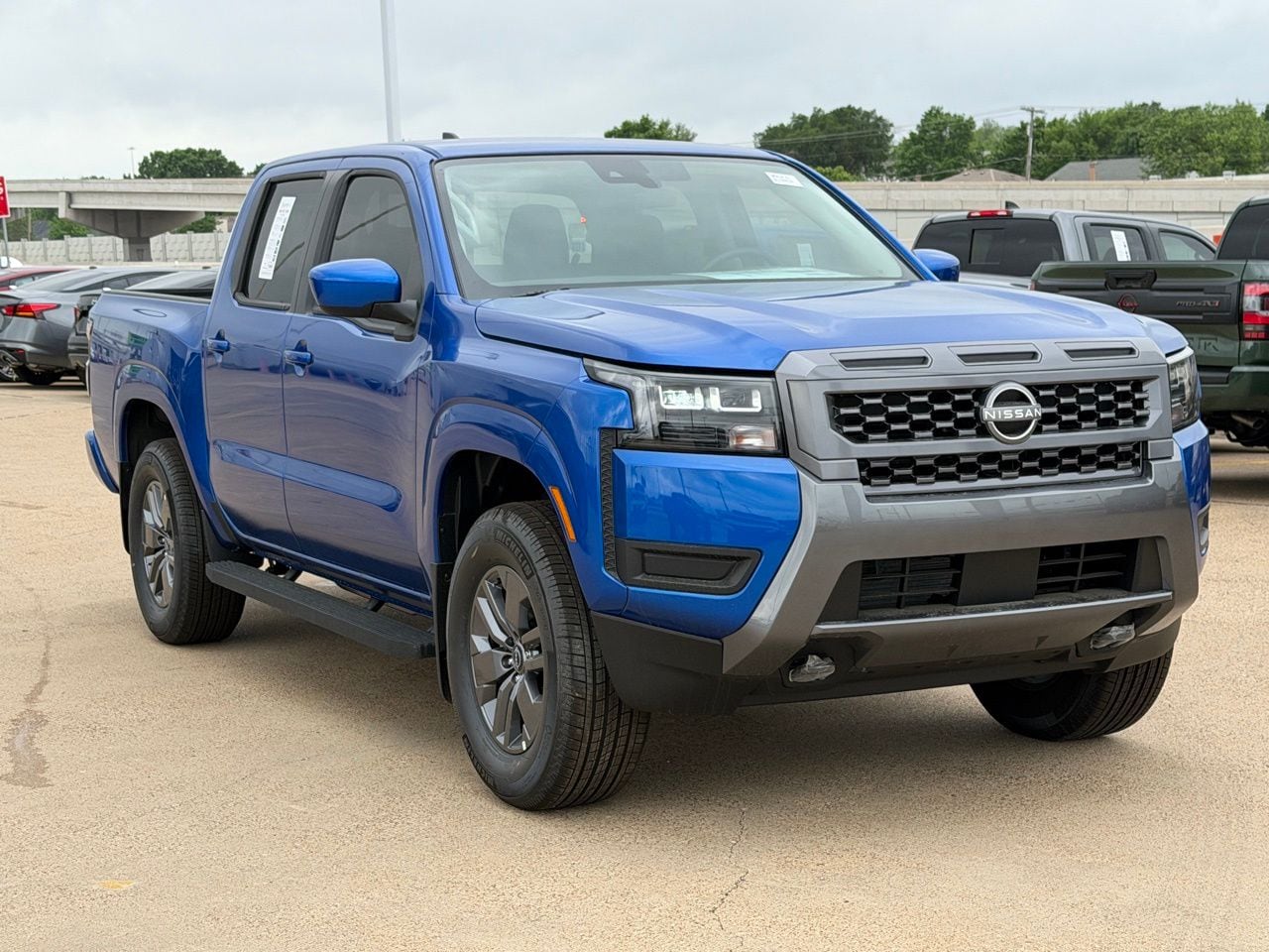 View vehicle photo 4