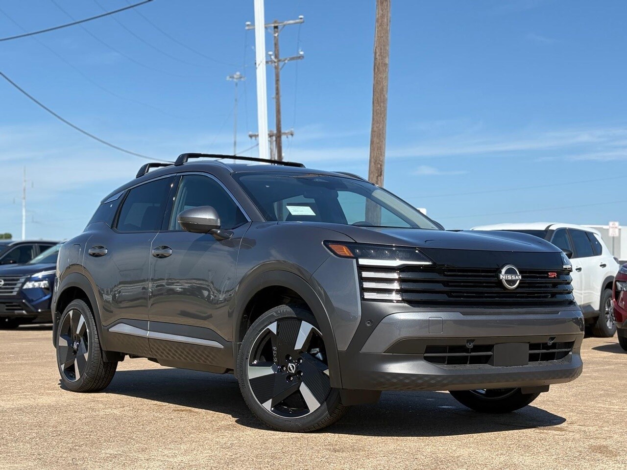 2026 Nissan Kicks SR photo 2