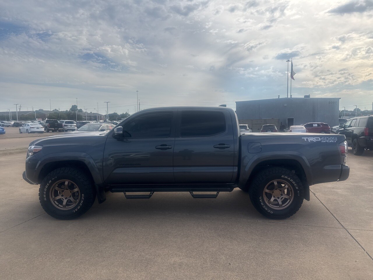 2023 Toyota Tacoma TRD Sport photo 3