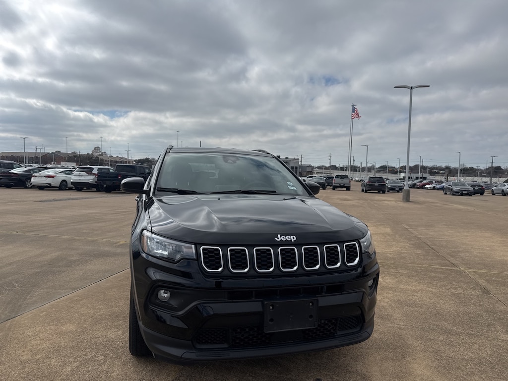 Used 2025 Jeep Compass Latitude SUV