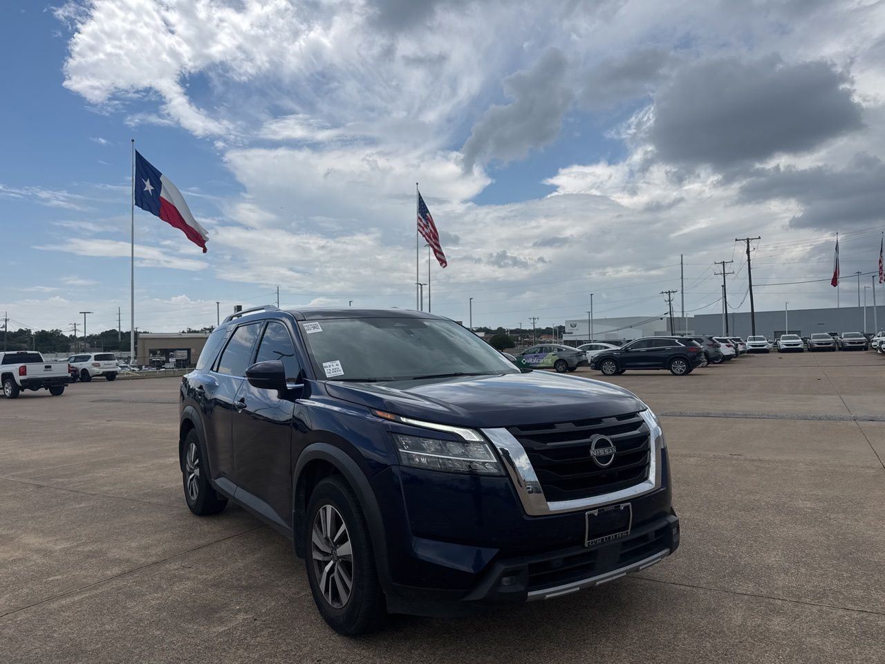 2022 Nissan Pathfinder SL 2WD's photo