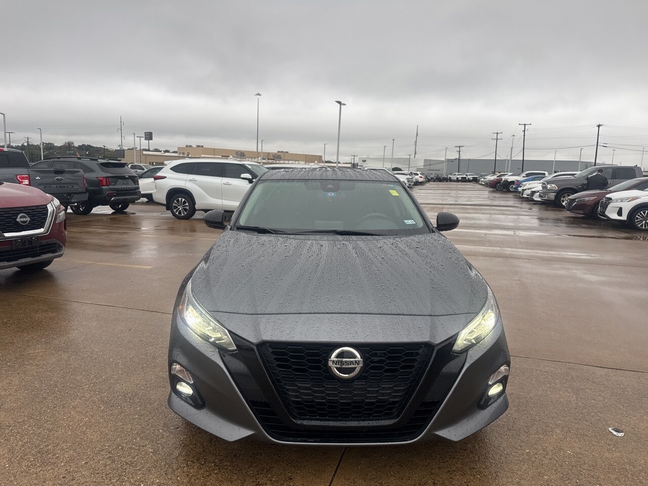 2022 Nissan Altima 2.5 SR photo 2