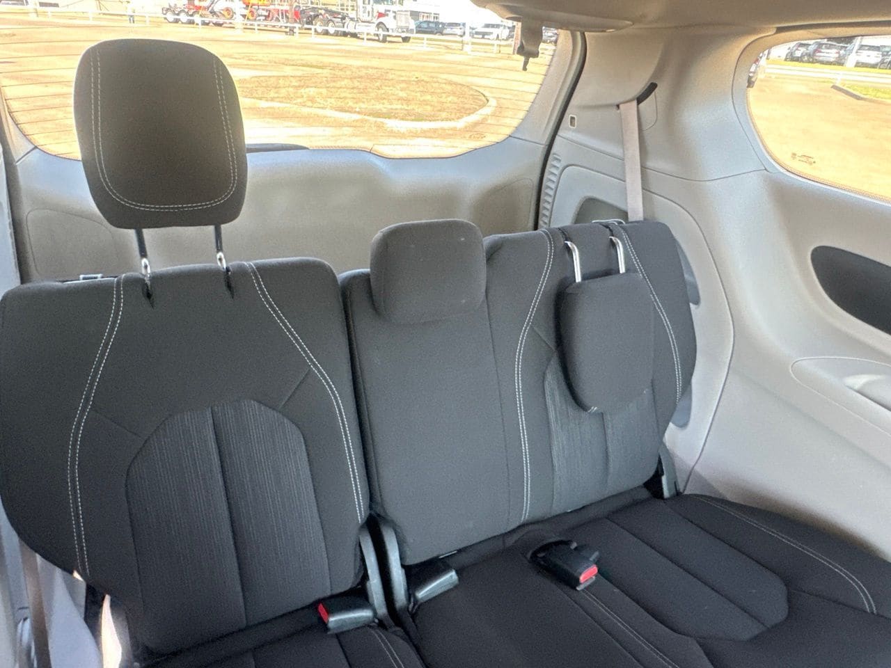 2023 Chrysler Voyager LX - Photo 32