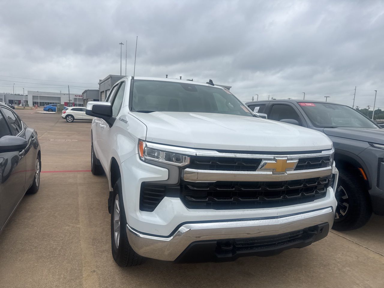 View vehicle photo 3