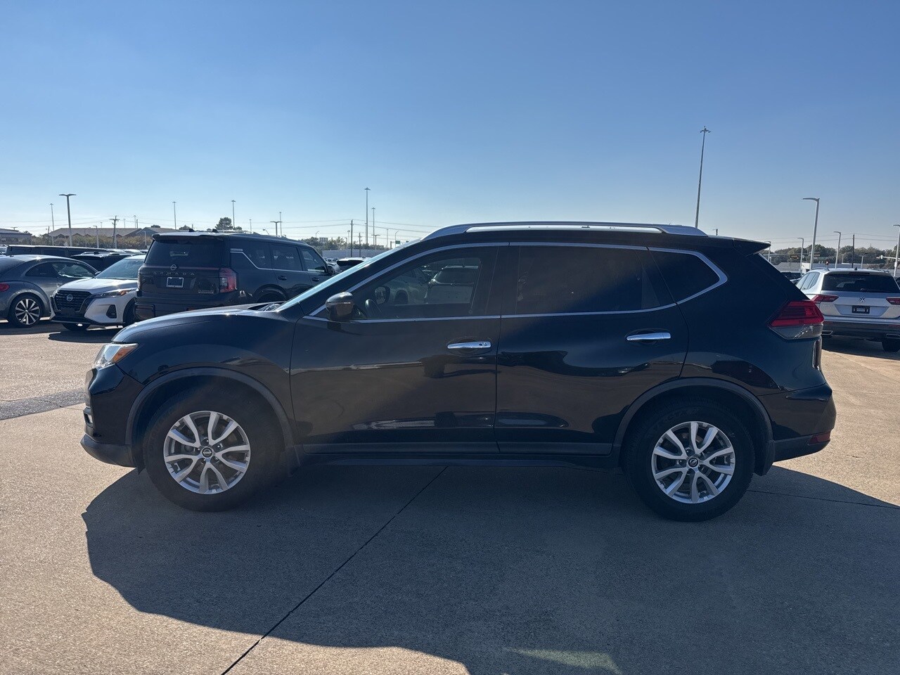 2017 Nissan Rogue SV photo 4