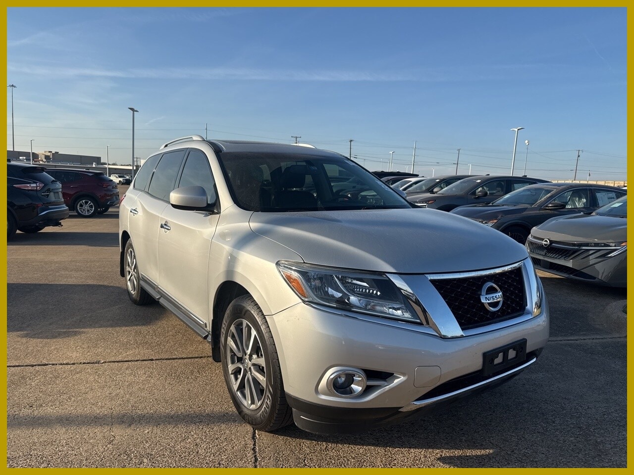 2014 Nissan Pathfinder SL's photo