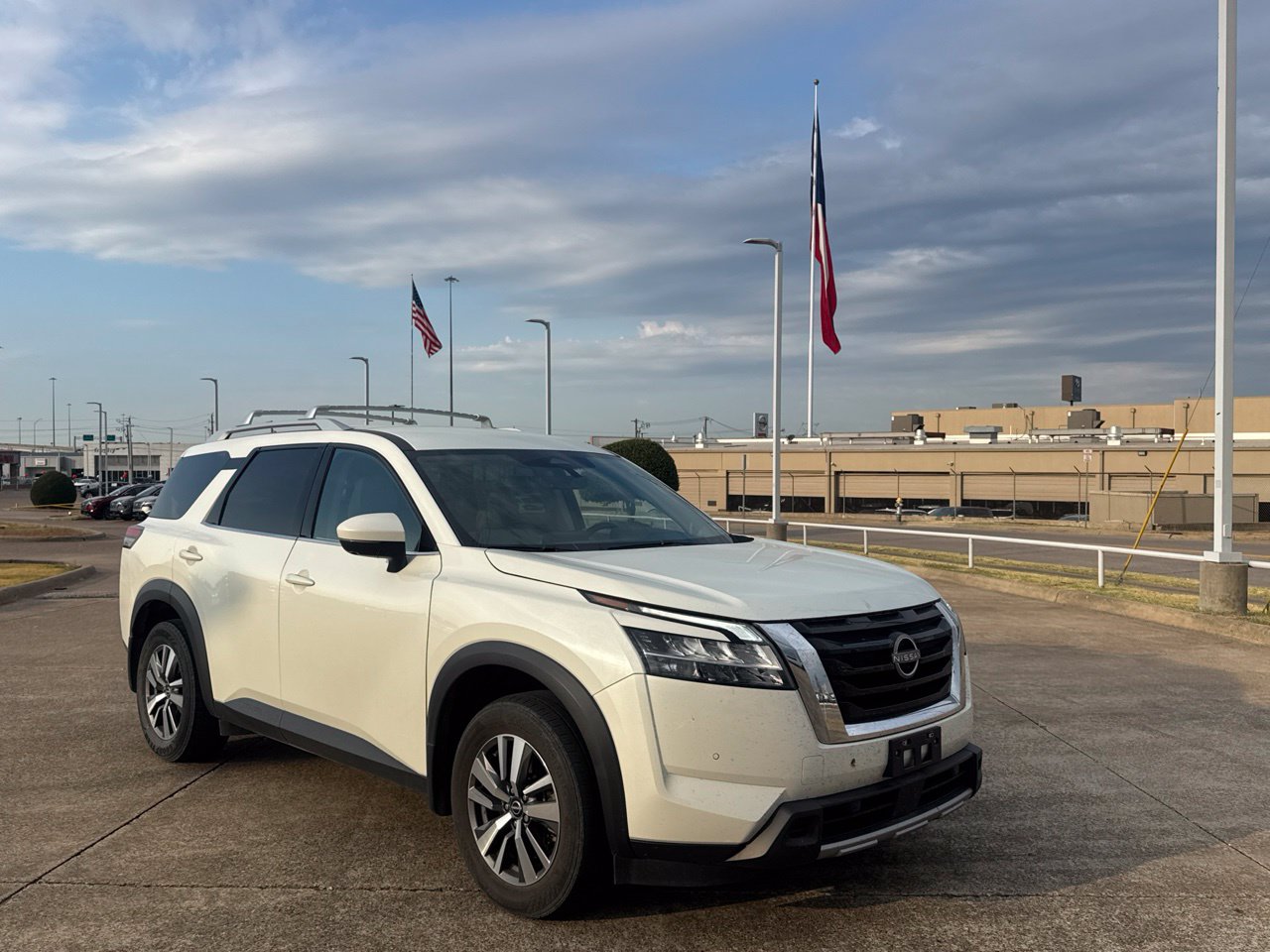  2023 Nissan Pathfinder SL FWD   