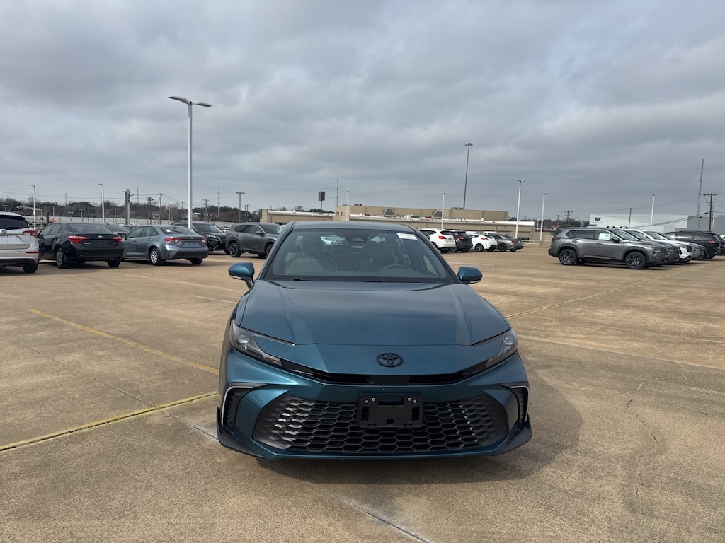 Used 2025 Toyota Camry SE Sedan