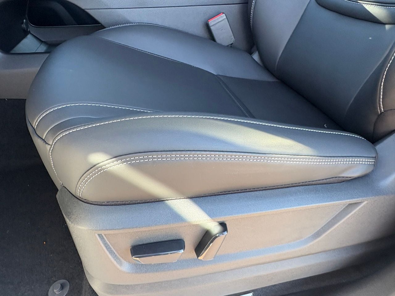 2026 Nissan Armada SV - Photo 17